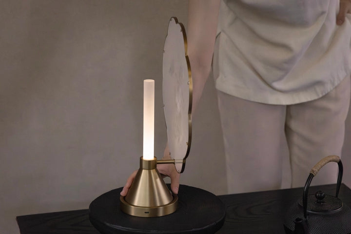 מנורת צד Spring Whispers