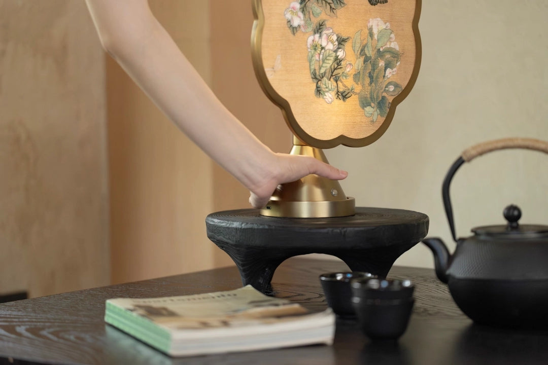 מנורת צד Spring Whispers