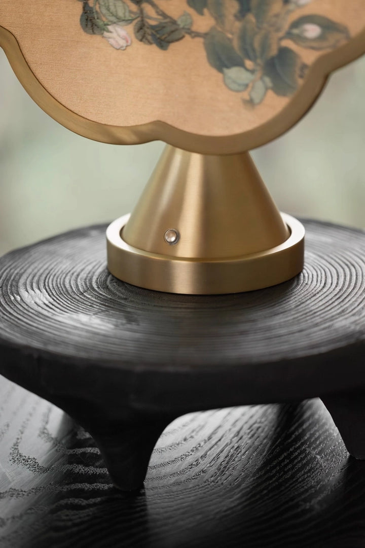 מנורת צד Spring Whispers