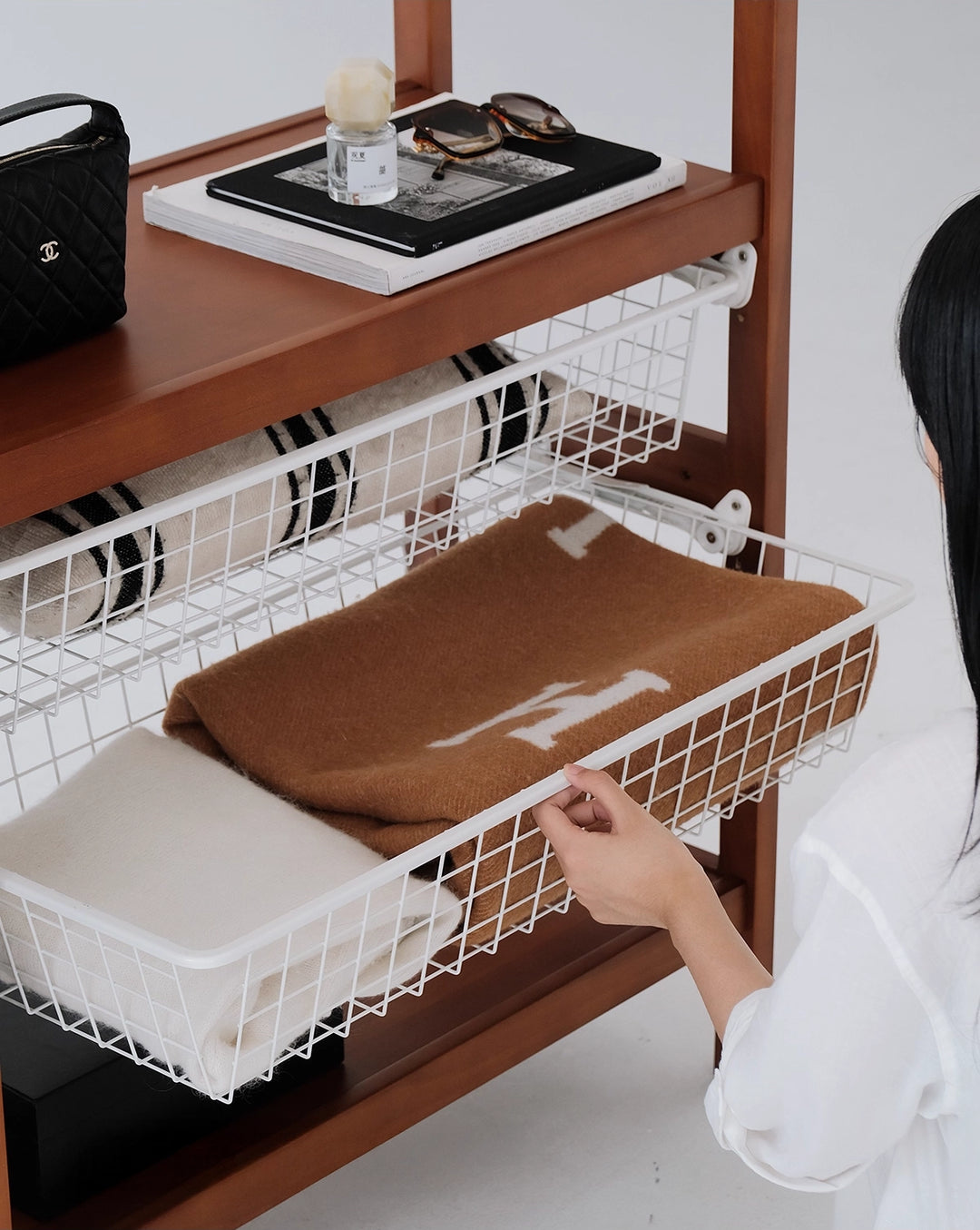 מתלה עם מגירות Tunji