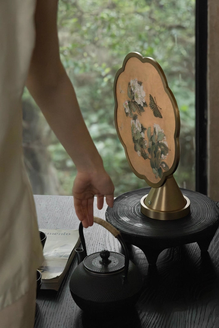 מנורת צד Spring Whispers