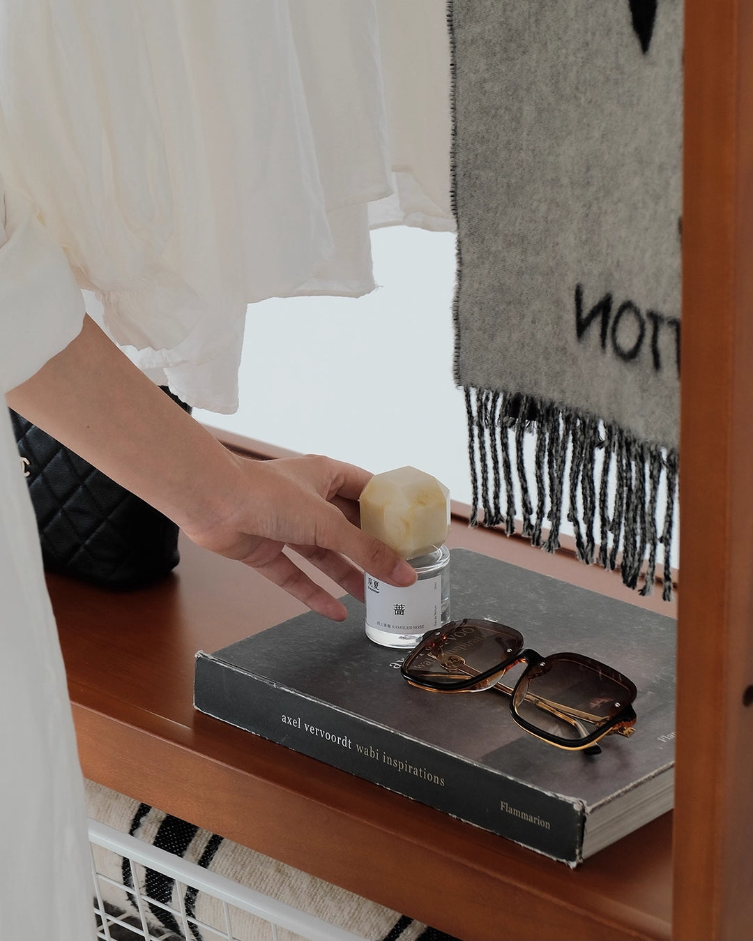 מתלה עם מגירות Tunji