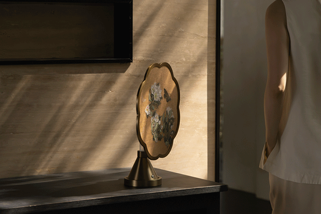 מנורת צד Spring Whispers