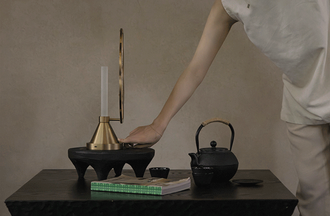 מנורת צד Spring Whispers